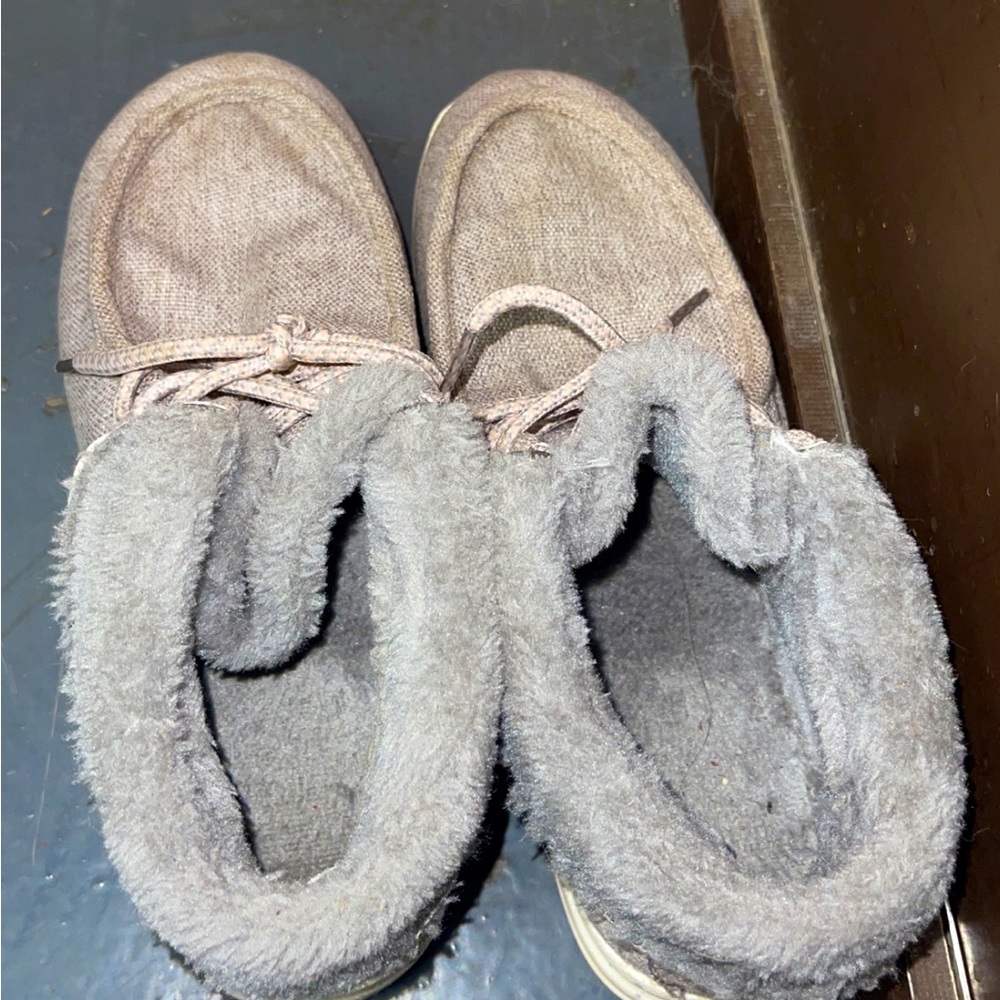 Off brand hey dudes size 7 or 8